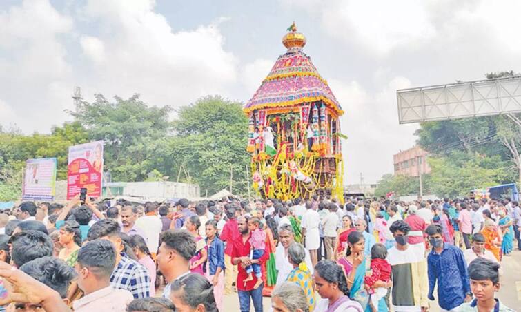 Thaipusa Chariot was held in Viralimalai Murugan Temple with much criticism. Thaipusam Festival 2024 : விராலிமலை முருகன் கோவிலில் வெகு விமர்சையாக நடைபெற்ற தைப்பூச தேரோட்டம்