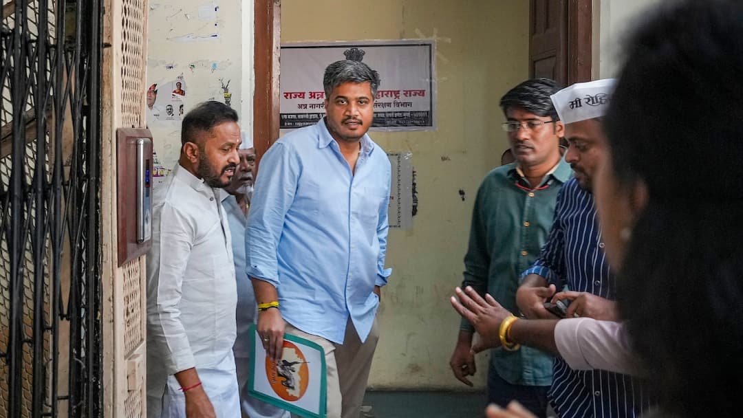 शरद पवार के पोते रोहित पवार से ED की पूछताछ खत्म, 11 घंटे से ज्यादा चले सवाल-जवाब ED questions Sharad Pawar grandson Rohit Pawar more than 11 hours शरद पवार के पोते रोहित पवार से ED की पूछताछ खत्म, 11 घंटे से ज्यादा चले सवाल-जवाब