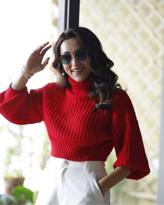 শীতের স্টাইল টিপস দিচ্ছেন মিমি