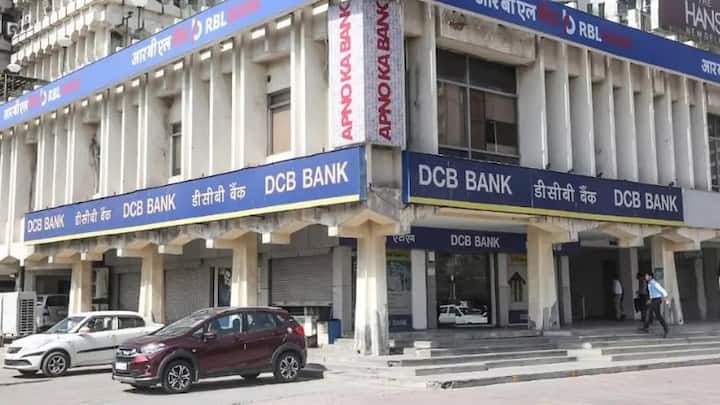 DCB Bank: यह बैंक अभी एफडी पर 8 पर्सेंट तक ब्याज दे रहा है. यह ब्याज 1 करोड़ रुपये तक की 2 साल से ज्यादा, लेकिन 3 साल से कम की एफडी के लिए है.