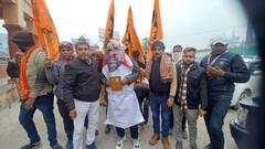 आगरा में हिंदूवादी संगठनों ने फूंका स्वामी प्रसाद मौर्य का पुतला, नारेबाजी की