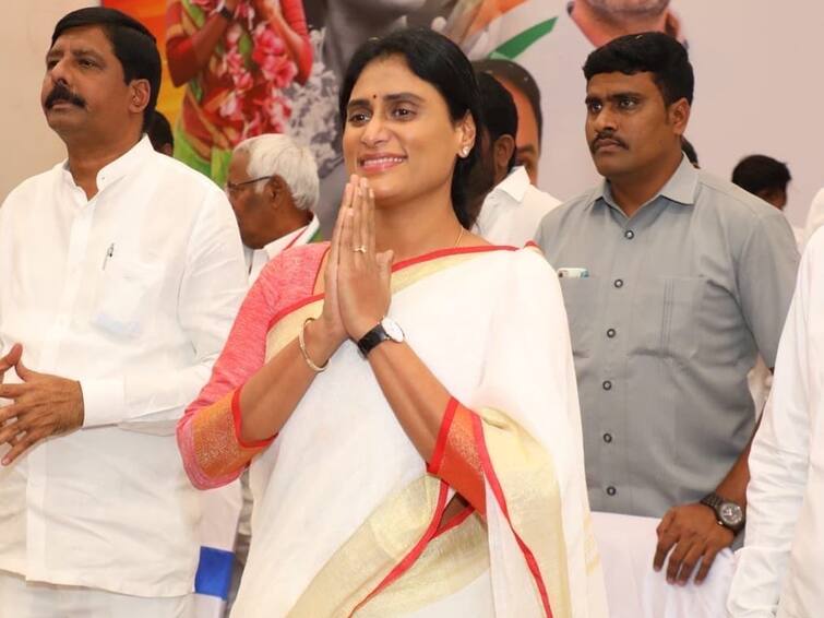 YS Sharmila visits vizag steel employees protesting camp and supports in visakhapatnam YS Sharmila: రాహుల్‌ని తీసుకొచ్చి మాట ఇప్పిస్తా, కాంగ్రెస్ ఉన్నంతవరకూ అది జరగనివ్వం - షర్మిల