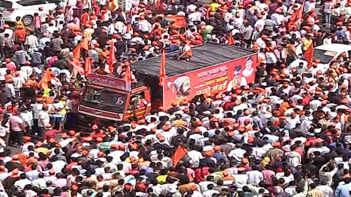 मनोज जरांगे यांच्या मराठा आरक्षण यात्रेचा आज पाचवा दिवस आहे. (Photo Credit : Pune Reporter)