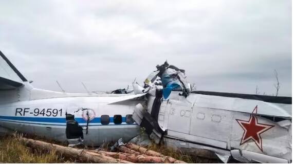 Russian military plane carrying 65 Ukrainian prisoners of war crashed Russian military plane crash: 65 ਯੂਕਰੇਨੀ ਜੰਗੀ ਕੈਦੀਆਂ ਨੂੰ ਲਿਜਾ ਰਿਹਾ ਰੂਸੀ ਫੌਜੀ ਜਹਾਜ਼ ਹੋਇਆ ਕ੍ਰੈਸ਼