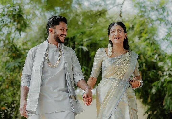 பூஜா கண்ணனுக்கும் அவருடைய காதலன் வினீத்துக்கும் சமீபத்தில் நிச்சயதார்த்தம் நடைபெற்றது. அவர்களின் நிச்சயதார்த்த புகைப்படங்கள் சோஷியல் மீடியாவில் வெளியாகி வைரலாகின.