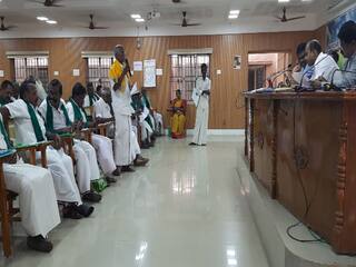 பயிர் காப்பீட்டு இழப்பீட்டு தொகை வழங்க வேண்டும், வாய்க்கால்களை தூர்வார வேண்டும் - தஞ்சை விவசாயிகள் வலியுறுத்தல்