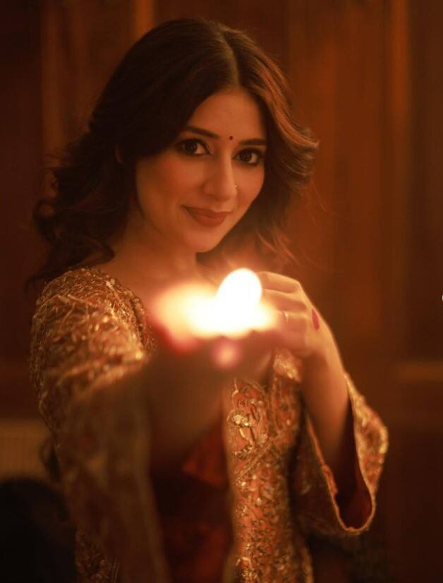 ਤਾਨੀਆ ਉਨ੍ਹਾਂ ਪੰਜਾਬੀ ਅਦਾਕਾਰਾਵਾਂ ਵਿੱਚੋਂ ਇੱਕ ਹੈ ਜੋ ਆਪਣੀਆਂ ਖੂਬਸੂਰਤ ਤਸਵੀਰਾਂ ਅਤੇ ਵੀਡੀਓ ਅਕਸਰ ਸੋਸ਼ਲ ਮੀਡੀਆ ਉੱਪਰ ਸ਼ੇਅਰ ਕਰਦੇ ਰਹਿੰਦੀ ਹੈ।