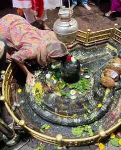 Sara Ali Khan: ਸਾਰਾ ਅਲੀ ਖਾਨ ਨੇ ਘ੍ਰਿਸ਼ਨੇਸ਼ਵਰ ਜਯੋਤਿਰਲਿੰਗ ਦੇ ਕੀਤੇ ਦਰਸ਼ਨ, ਲੋਕ ਟ੍ਰੋਲ ਕਰ ਬੋਲੇ- 'ਅਲੀ ਨੂੰ ਆਪਣੇ ਨਾਂ ਤੋਂ ਹਟਾਓ'