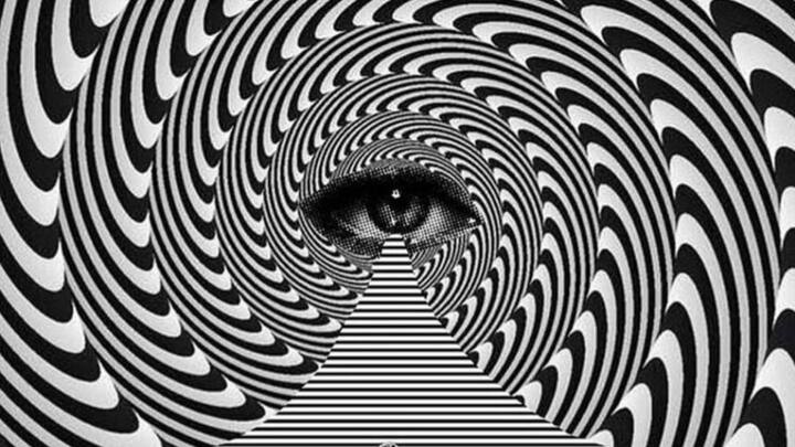 इनमें कुछ तस्वीरें ऐसी भी होती है. जिनमें कोई छुपी हुई चीज होती है. और वह सामान्य तौर पर देखने पर नजर नहीं आती. लेकिन जब बारीकी से देखा जाता है. तब वह छुपी हुई चीज उस तस्वीर में नजर आती है.