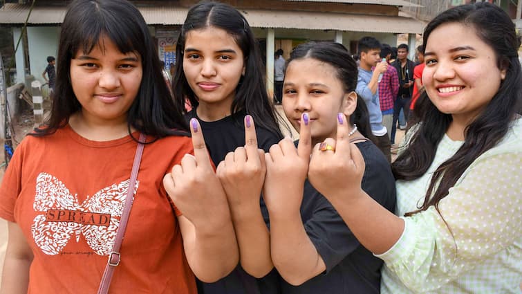 National Voters Day 2024 Why its celebrated every year on 25 January National Voters Day 2024: हर साल 25 जनवरी को ही क्यों मनाया जाता है राष्ट्रीय मतदाता दिवस?