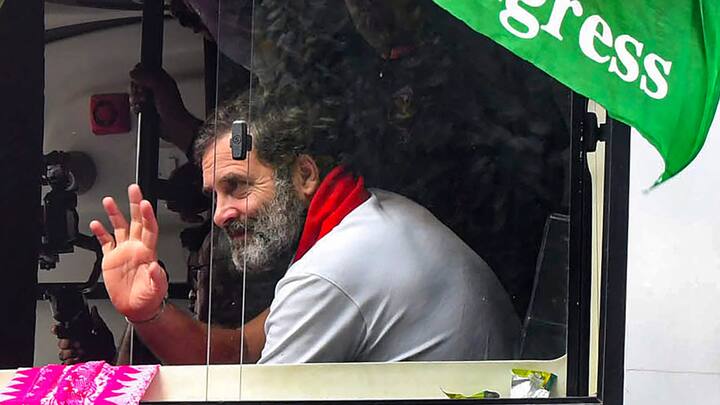 ब‍िहार में आरजेडी-जेडीयू गठबंधन सरकार ने जातीय गणना कराई थी. सीएम नीतीश कुमार और ड‍िप्‍टी सीएम तेजस्‍वी यादव आगामी चुनावों को लेकर पूरा जात‍िगत तानाबाना बुनने में जुटे हुए हैं. बीजेपी सरकार के इस मास्‍टर स्‍ट्रोक के बाद जेडीयू और आरजेडी के साथ-साथ कांग्रेस इसका काट ढूंढ़ने में लग गई हैं.