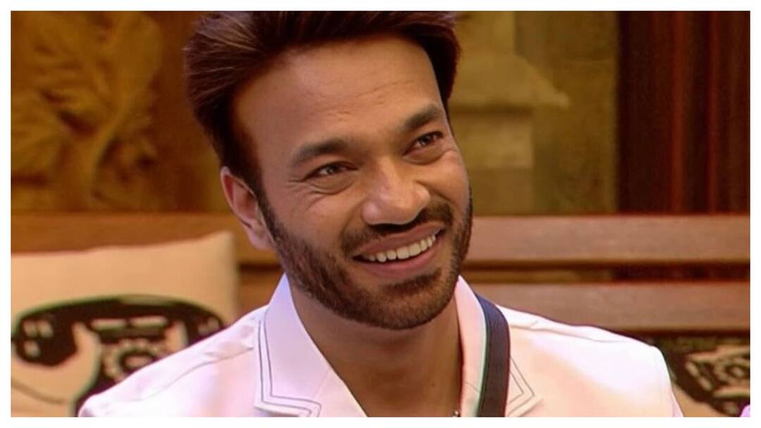 Bigg Boss 17 Highlights: After Eviction Vicky Jain Thanks Audience For Making Him 'Vicky Bhaiya' Bigg Boss 17 episode 101 written live updates Jan 24 Ayesha Khan, munawar faruqui, Ankita Lokhande, Abhishek Kumar, salman khan, vicky jain, mannara chopra, bigg boss 17 contestants Bigg Boss 17 Highlights: After Eviction Vicky Jain Thanks Audience For Making Him 'Vicky Bhaiya'