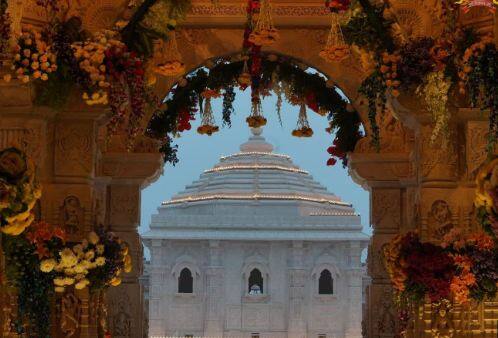 ਰਿਪੋਰਟ ਮੁਤਾਬਕ ਗੁਜਰਾਤ ਦੇ ਹੀਰਾ ਕਾਰੋਬਾਰੀ ਗੋਵਿੰਦਭਾਈ ਢੋਲਕੀਆ ਨੇ ਰਾਮ ਮੰਦਰ ਦੇ ਨਿਰਮਾਣ ਲਈ 11 ਕਰੋੜ ਰੁਪਏ ਦਾਨ ਕੀਤੇ ਹਨ। ਗੋਵਿੰਦਭਾਈ ਢੋਲਕੀਆ ਹੀਰਾ ਕੰਪਨੀ ਸ਼੍ਰੀਰਾਮਕ੍ਰਿਸ਼ਨ ਐਕਸਪੋਰਟਸ ਦੇ ਮਾਲਕ ਹਨ।