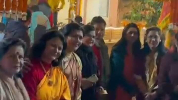 रामलला प्राणा प्रतिष्ठा के दिन पूरी दिल्ली रामलला के विग्रह की प्राण प्रतिष्ठा का जश्न मनाती नजर आई. बाजारों के साथ गली-मोहल्ले और मंदिरो में राम धुन बजती रहीं. जय श्री राम के नारे लगते रहे और हर तरफ राम नाम का संकीर्तन सुनाई दे रहा था. सभी लोग राम की भक्ति में डूबे हुए थे. श्रीराम के अवध में आने की खुशी में दिल्ली के लोगों ने न केवल धार्मिक अनुष्ठान किए बल्कि पूरी दिल्ली को सजा कर भंडारे का भी आयोजन किया.