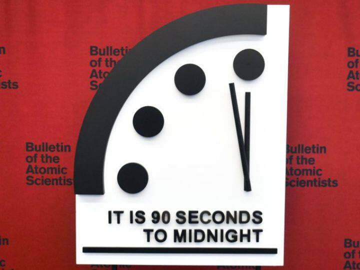 doomsday clock in 2024 Atomic scientists issue news bulletin know everything Doomsday Clock: कयामत की घड़ी में बचे 90 सेकंड, वैज्ञानिकों के अनुसार प्रलय के करीब पहुंची दुनिया