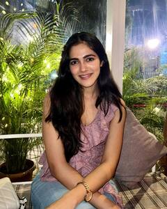 Simran Choudhary : పాన్ ​కేక్స్ తిని స్వీట్​గా​ నవ్వేస్తున్న సిమ్రాన్ చౌదరి