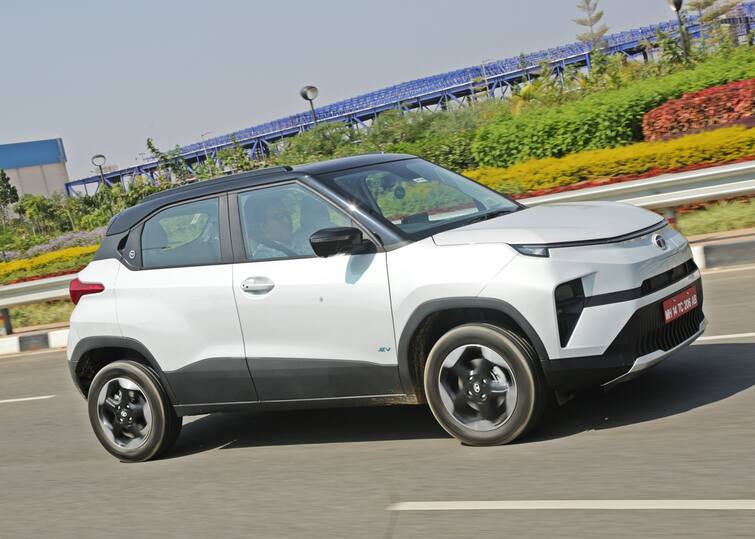 Tata Punch Facelift To Get More Features Expected Launch Date Tata Punch Facelift: ஏராளமான அம்சங்களுடன் சந்தைக்கு வரும் டாடா பஞ்ச் ஃபேஸ்லிப்ட் - முன்கூட்டியே வெளியிட திட்டம்