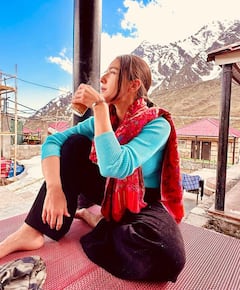 Sara Ali Khan : राम मंदिर सोडून सारा अली खान घृष्णेश्वराच्या दर्शनाला!