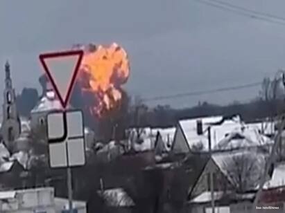 Russian Plane With 65 Prisoners Of War Crashes Goes Up In Flames video Russia Plane Crash: போர் கைதிகளை ஏற்றி சென்ற விமானம் கீழே விழுந்து நொறுங்கி விபத்து! 65 பேரின் கதி என்ன? உக்ரைனில் பரபரப்பு!