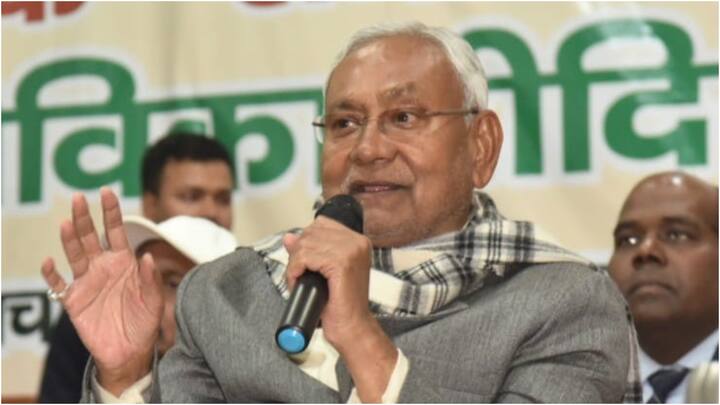 इसके बाद कई तरह की अटकलें लगाई जाने लगीं. राजनीतिक गलियारों में समय-समय पर इस तरह की चर्चा भी होती रही है कि क्या नीतीश कुमार लोकसभा चुनाव से पहले इंडिया गठबंधन से अलग होकर बीजेपी के नेतृत्व वाले एनडीए में जाएंगे?(फाइल फोटो)