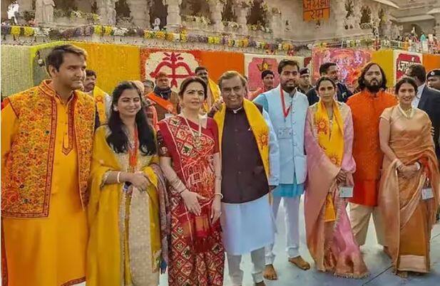 ਅੰਬਾਨੀ ਪਰਿਵਾਰ ਵੱਲੋਂ ਜਾਰੀ ਬਿਆਨ ਵਿੱਚ ਕਿਹਾ ਗਿਆ ਹੈ ਕਿ ਮੁਕੇਸ਼ ਅੰਬਾਨੀ ਨੇ ਆਪਣੇ ਪਰਿਵਾਰਕ ਮੈਂਬਰਾਂ ਨਾਲ ਮਿਲ ਕੇ ਰਾਮ ਜਨਮ ਭੂਮੀ ਤੀਰਥ ਖੇਤਰ ਟਰੱਸਟ ਨੂੰ 2.51 ਕਰੋੜ ਰੁਪਏ ਦਾਨ ਕੀਤੇ ਹਨ। ਇਸ ਮੌਕੇ 'ਤੇ ਮੁਕੇਸ਼ ਅੰਬਾਨੀ ਦੇ ਨਾਲ ਉਨ੍ਹਾਂ ਦੀ ਪਤਨੀ ਨੀਤਾ, ਬੇਟੀ ਈਸ਼ਾ ਅਤੇ ਜਵਾਈ ਆਨੰਦ ਪੀਰਾਮਲ, ਬੇਟੇ ਆਕਾਸ਼ ਅਤੇ ਅਨੰਤ, ਨੂੰਹ ਸ਼ਲੋਕਾ ਮਹਿਤਾ ਅਤੇ ਜਲਦ ਹੀ ਹੋਣ ਵਾਲੀ ਨੂੰਹ ਰਾਧਿਕਾ ਮਰਚੈਂਟ ਵੀ ਮੌਜੂਦ ਸਨ। ਆਓ ਜਾਣਦੇ ਹਾਂ ਰਾਮ ਜਨਮ ਭੂਮੀ ਤੀਰਥ ਖੇਤਰ ਟਰੱਸਟ ਨੂੰ ਕਿਸ ਕਾਰੋਬਾਰੀ ਨੇ ਕਿੰਨਾ ਦਾਨ ਦਿੱਤਾ ਹੈ? ਦਾਅਵਾ ਕੀਤਾ ਜਾ ਰਿਹਾ ਹੈ ਕਿ ਅੰਬਾਨੀ ਪਰਿਵਾਰ ਨੇ ਹੁਣ ਤੱਕ 10 ਕਰੋੜ ਰੁਪਏ ਦਾਨ ਕੀਤੇ ਹਨ।