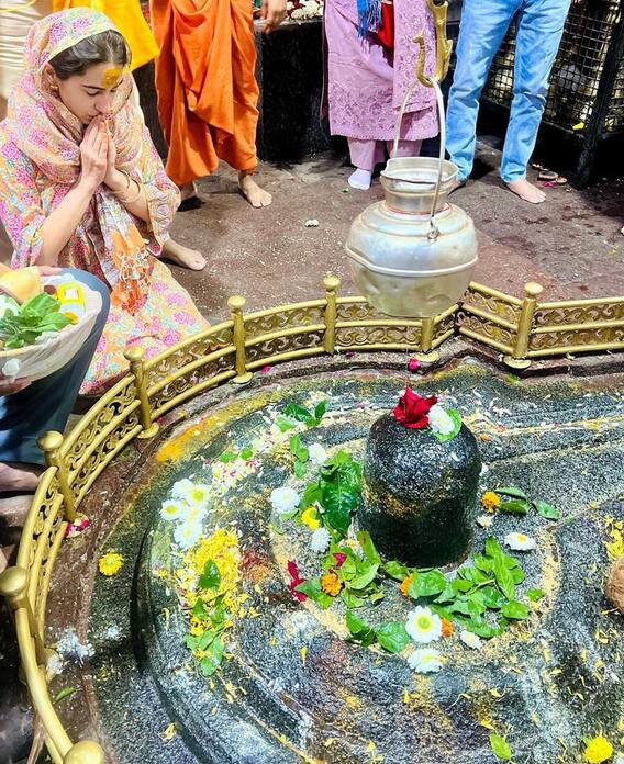 सारा अली खान पोहोचली घृष्णेश्वर ज्योतिर्लिंगाच्या दर्शनाला!