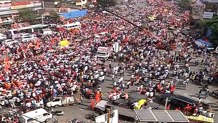 मुंबईत आंदोलनाची परवानगी नाकारण्याची मागणी तसेच जरांगे आणि त्यांच्या समर्थकांविरोधात गुन्हा दाखल करण्याची मागणी यावेळी करण्यात आली होती.  (Photo Credit : Pune Reporter)