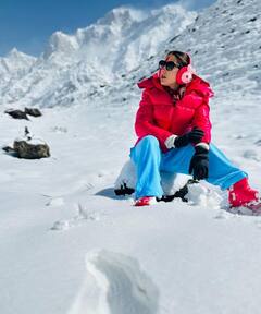 Sara Ali Khan : राम मंदिर सोडून सारा अली खान घृष्णेश्वराच्या दर्शनाला!