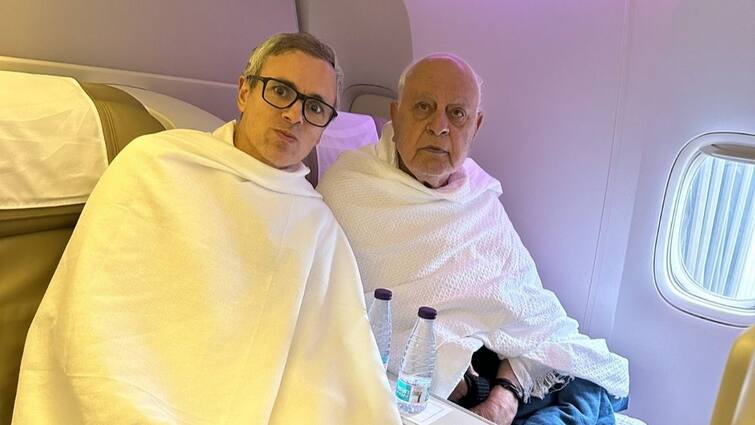 OMAR Abdullah and Farooq Abdullah went for Umrah know what it is how it is different from Haj उमराह करने एक साथ रवाना हुए उमर और फारूक अब्दुल्ला: जानिए हज से कितना अलग है यह