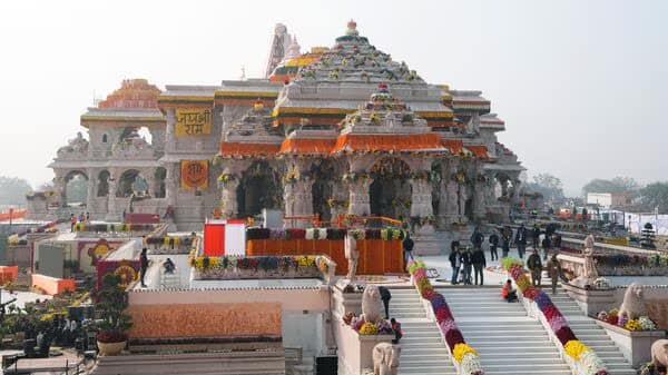 ayodhya ram mandir darshan Devotees gathered in large numbers to have darshan of Ram Lalla Ayodhya Ram Mandir: रामलला के दर्शन के लिये लगा भक्‍तों का तांता, दोपहर तक लगभग तीन लाख लोगों ने किये दर्शन