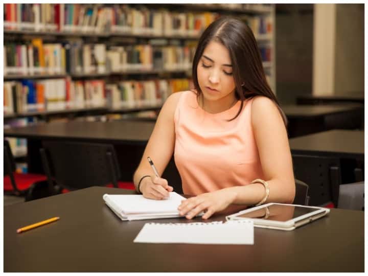 सीयूईटी पीजी परीक्षा का आयोजन 11 से 28 मार्च 2024 के बीच किया जाएगा. इसकी आंसर-की 4 अप्रैल के दिन जारी होगी.