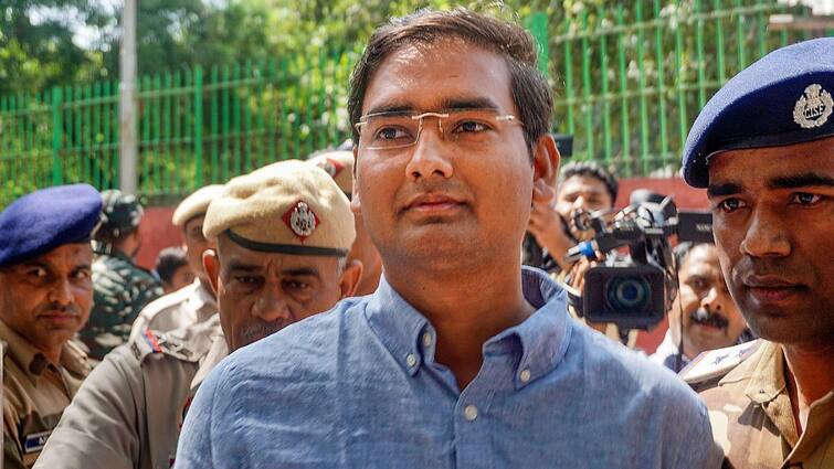 Delhi Liquor Policy Case Court Grants Bail To Sanjay Singh AAP MP Close Aide Sarvesh Mishra Delhi Liquor Policy Case: Court Grants Bail To Sanjay Singh's 'Close Aide' Sarvesh Mishra