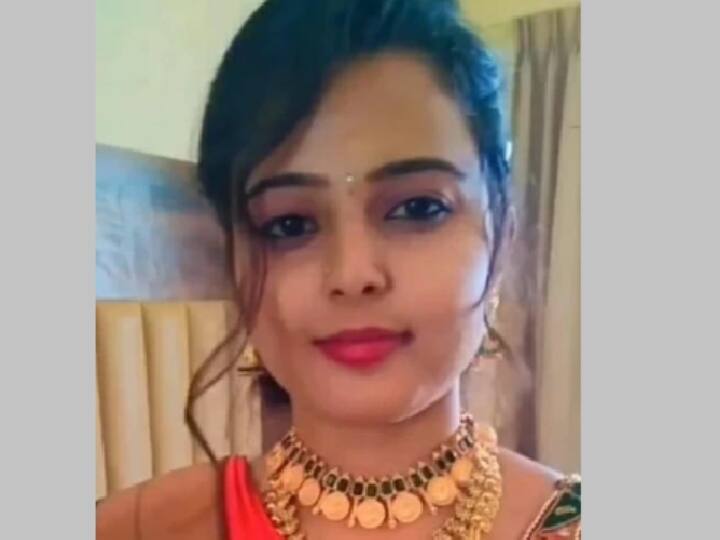 Body of missing teacher Deepika found buried Karnataka Police apathy மாயமான இளம் ஆசிரியை! உடல் எரிந்த நிலையில் சடலமாக மீட்பு - பாலியல் வன்கொடுமை செய்து கொலையா?