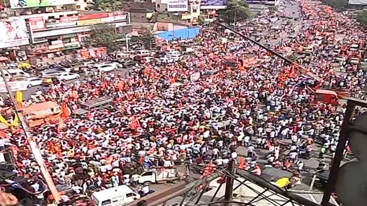 ही आरक्षण यात्रा आज खराडी बायपासवरुन निघून तळेगावमार्गे लोणावळा या ठिकाणी पोहोचणार आहे आणि याच ठिकाणी मनोज जरांगे यांचा मुक्काम असणार आहे. (Photo Credit : Pune Reporter)