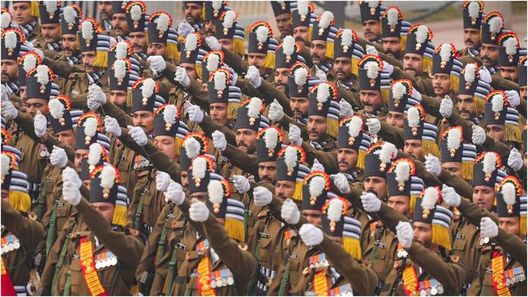 Republic Day 2024 India  14 thousand jawans to be deployed to give security to parade ann Republic Day 2024: दिल्ली में गणतंत्र परेड पर होगी फुल प्रूफ सिक्योरिटी, कैमरे से स्कैन होगा चेहरा, 14000 जवान रहेंगे तैनात