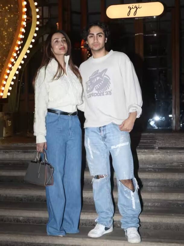 ਮਲਾਇਕਾ ਦੇ ਲੁੱਕ ਦੀ ਗੱਲ ਕਰੀਏ ਤਾਂ ਉਸ ਨੇ ਵਾਈਟ ਟਾਪ ਦੇ ਨਾਲ ਕ੍ਰੌਪ ਸਵੈਟਰ ਪਾਇਆ ਹੋਇਆ ਸੀ। ਇਸ ਦੇ ਨਾਲ ਡੈਨਿਮ ਪਹਿਨਿਆ। ਮਲਾਇਕਾ ਹੱਥ ਵਿੱਚ ਬੈਗ ਲੈ ਕੇ ਕਾਫੀ ਸ਼ਾਨਦਾਰ ਲੱਗ ਰਿਹਾ ਸੀ।
