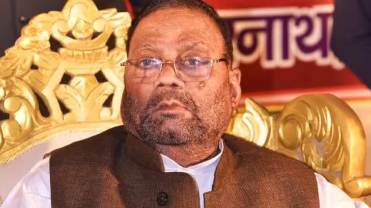 SP leader IP Singh demands expulsion of Swami Prasad Maurya from Akhilesh Yadav UP Politics: सपा नेता ने 'स्वामी प्रसाद मौर्य को बताया बीजेपी का एजेंट, अखिलेश यादव के करीबी नेता ने की बड़ी मांग