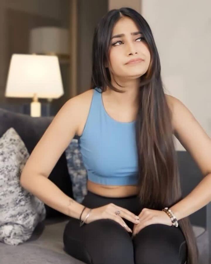 యుజ్వేంద్ర చాహల్ భార్యగా క్రికెటర్ అభిమానులకు పరిచయమైంది ధనశ్రీ. ఈ భామ తాజాగా క్యూట్ క్యూట్ ఫోజులు పెడుతూ ఫోటోలకు ఫోజులిచ్చింది.(Image Source : Instagram/dhanashree)