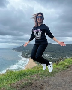 PHOTO: नुसरत भरुचाचा ग्लॅमरस लूक; ब्लॅक लूकमध्ये दिसतेय खास!