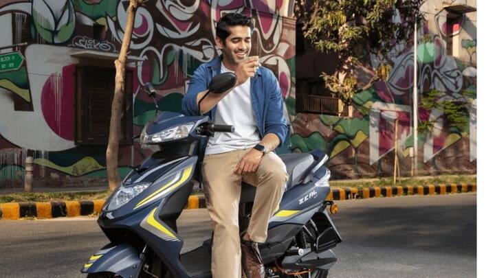 Ampere Zeal EX স্কুটার কিনতে চাইলেও আপনি ১ লাখের মধ্যেই পেয়ে যাবেন। ৫ ঘণ্টায় চার্জ সম্পূর্ণ হয় এই গাড়িতে। আর ফুল চার্জে এই ই-স্কুটার ছুটবে ৫০-১০০ কিমি পর্যন্ত।   ছবি-ampere.greaveselectricmobility.com