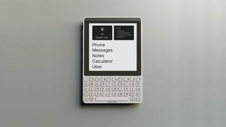 हम बात कर रहे हैं Minimal Phone की जिसे मिनिमल कंपनी ने बनाया है और इसके फाउंडर Andre Youkhna हैं. मिनिमल क्राउड फंडिंग कर इस फोन का मास प्रोडक्शन करेगी और करीब 3,000 यूनिट्स बनाए जाएंगे. हालांकि ये सब फंडिंग पर निर्भर करता है. इसकी कीमत 400 डॉलर यानि लगभग 33,250 रुपये है.