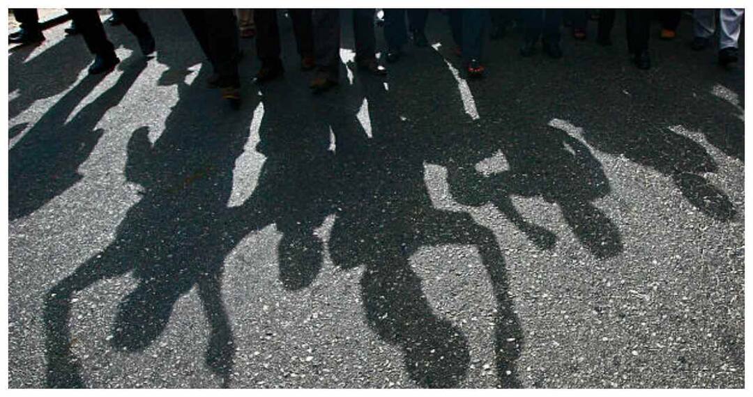 भगवान राम पर आपत्तिजनक पोस्ट, लोगों ने दलित लड़के को पीटा Dalit Boy Slapped and Dragged For social media post over lord Ram भगवान राम पर आपत्तिजनक पोस्ट, लोगों ने दलित लड़के को पीटा