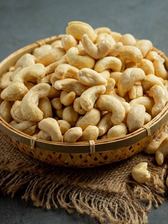 काजू इन लोगों को करता है डबल नुकसान