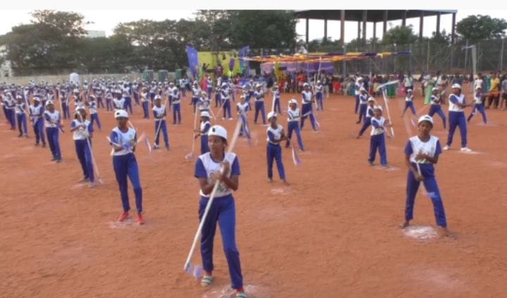 கேலோ இந்திய விளையாட்டு போட்டி: திருச்சி மாவட்ட ஆட்சியர், மேயர் சிலம்பம் சுற்றி அசத்தல்