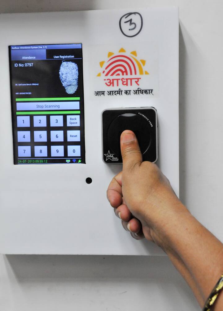 ओटीपी डालकर आपको माई आधार सेक्शन में जाकर Order Aadhaar PVC Card का ऑप्शन दिखेगा. यहां से आप 50 रुपये की फीस देकर पीवीसी आधार ऑर्डर कर सकते हैं.