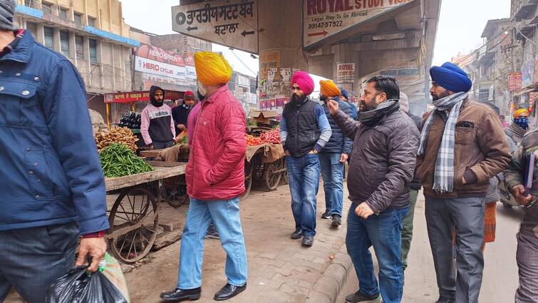 Illegal encroachments were removed by Municipal Corporation Batala Batala: ਨਗਰ ਨਿਗਮ ਬਟਾਲਾ ਦੀ ਟੀਮ ਨੇ ਸਵੇਰੇ ਸਵੇਰੇ ਕੀਤੀ ਵੱਡੀ ਕਾਰਵਾਈ, ਦੁਕਾਨਦਾਰਾਂ ਨੂੰ ਪਾਈਆਂ ਭਾਜੜਾਂ 