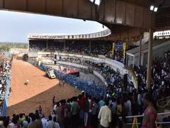 வரலாற்றில் முதல் முறையாக கீழக்கரை மைதானத்தில் நடந்த முதல் ஜல்லிக்கட்டு!