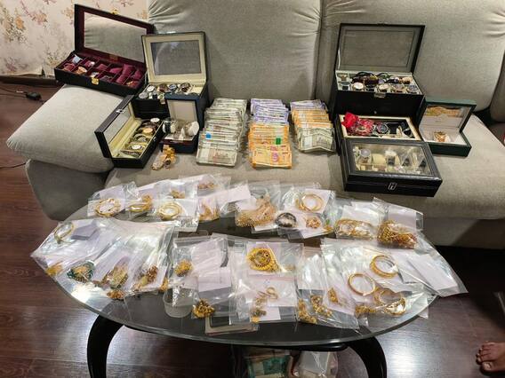 ACB Raids on HMDA Former Director Shiva Balakrishna | ఒక్క ఆఫీసర్ 100 కోట్లు ఎలా సంపాదించాడు..? ABP