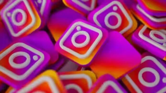 Instagram અન્ય યુઝર્સ દ્વારા શેર કરેલી નોટ્સ પર આવતી કોમેન્ટ્સ યુઝર્સને બતાવશે. તે નોટ્સ પ્રોમ્પ્ટ પર કરંટ મોડનો વિકલ્પ હશે. જો યુઝર્સ યોર રિસ્પોન્સ બટન પર ક્લિક કરે છે અને અન્ય યુઝર્સને નોટ્સ પ્રોમ્પ્ટ પર કોમેન્ટ કરે છે અને શેર પર ક્લિક કરે છે તો તેમની કોમેન્ટ પણ શેર થઇ જશે.