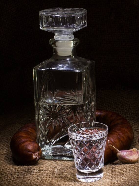 इस मुस्लिम देश में खुल रही पहली शराब की दुकान